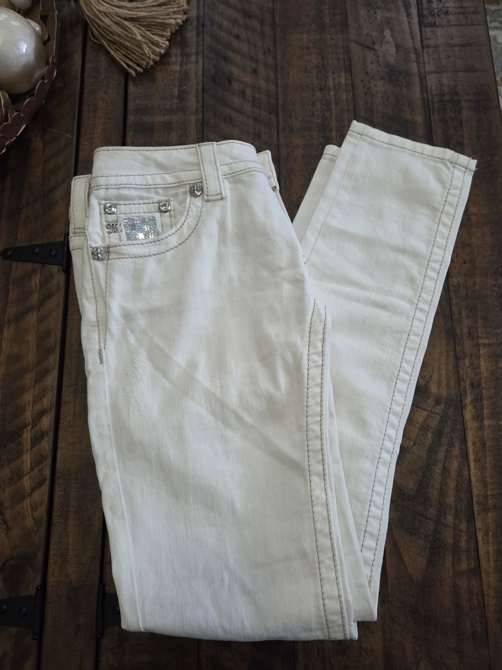 Women's White Skinny Jeans with Embellished Pocket